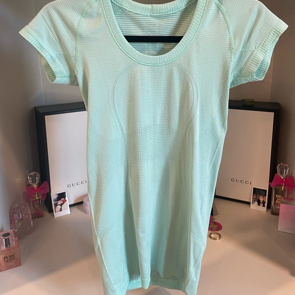 RARE Lululemon Mint Green Color Swiftly Tech Shirt - Picture 2 of 5